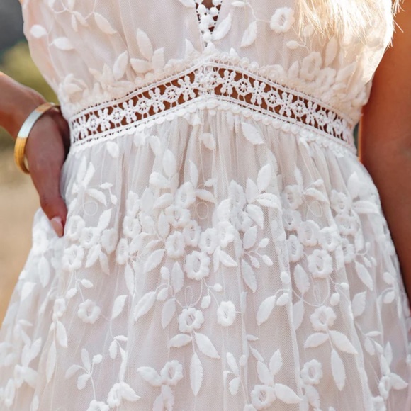 VICI MAXI LACE DRESS - Picture 5 of 6